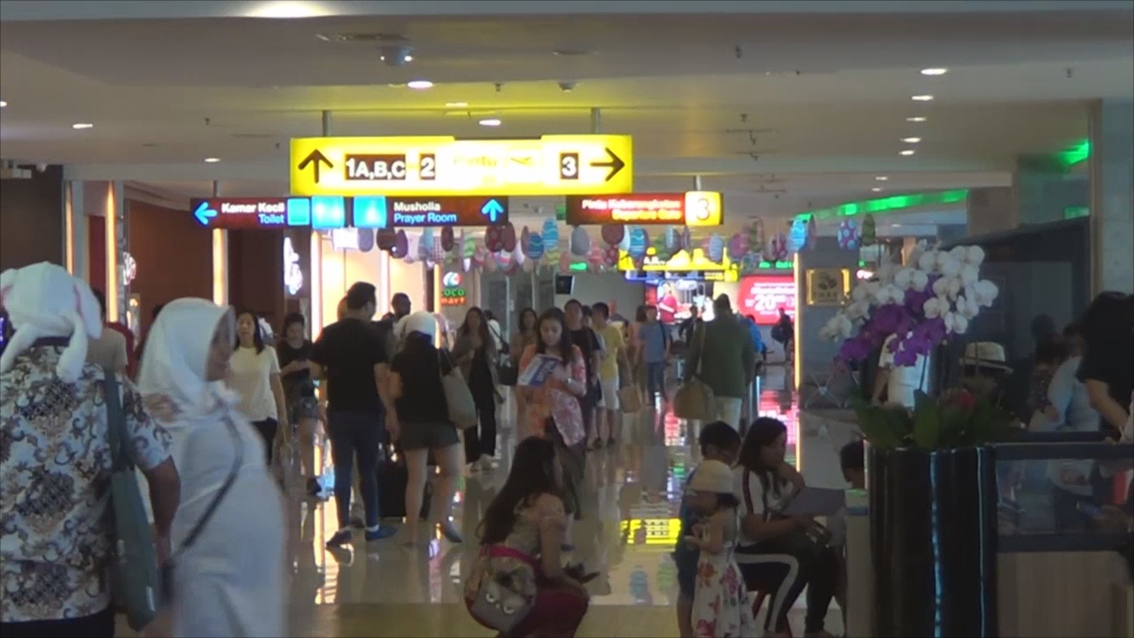 Harga Tiket Melambung Penumpang Di Bandara Turun 18 Persen ...